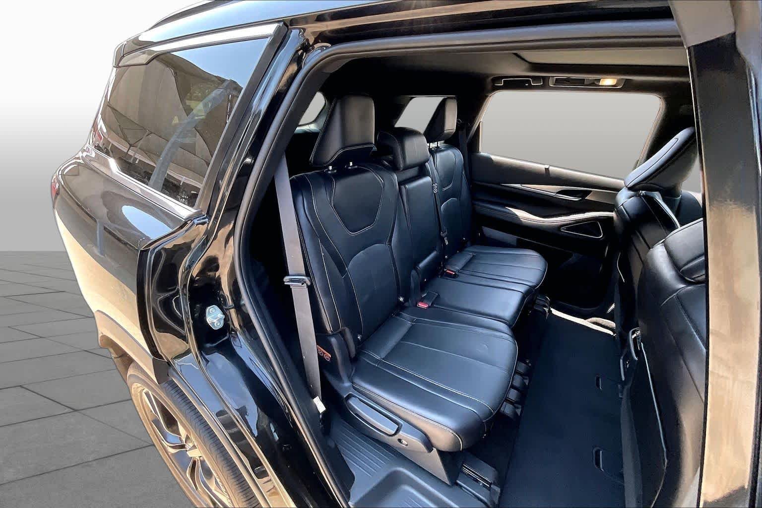 Used 2025 Mineral Black INFINITI LUXE image 18