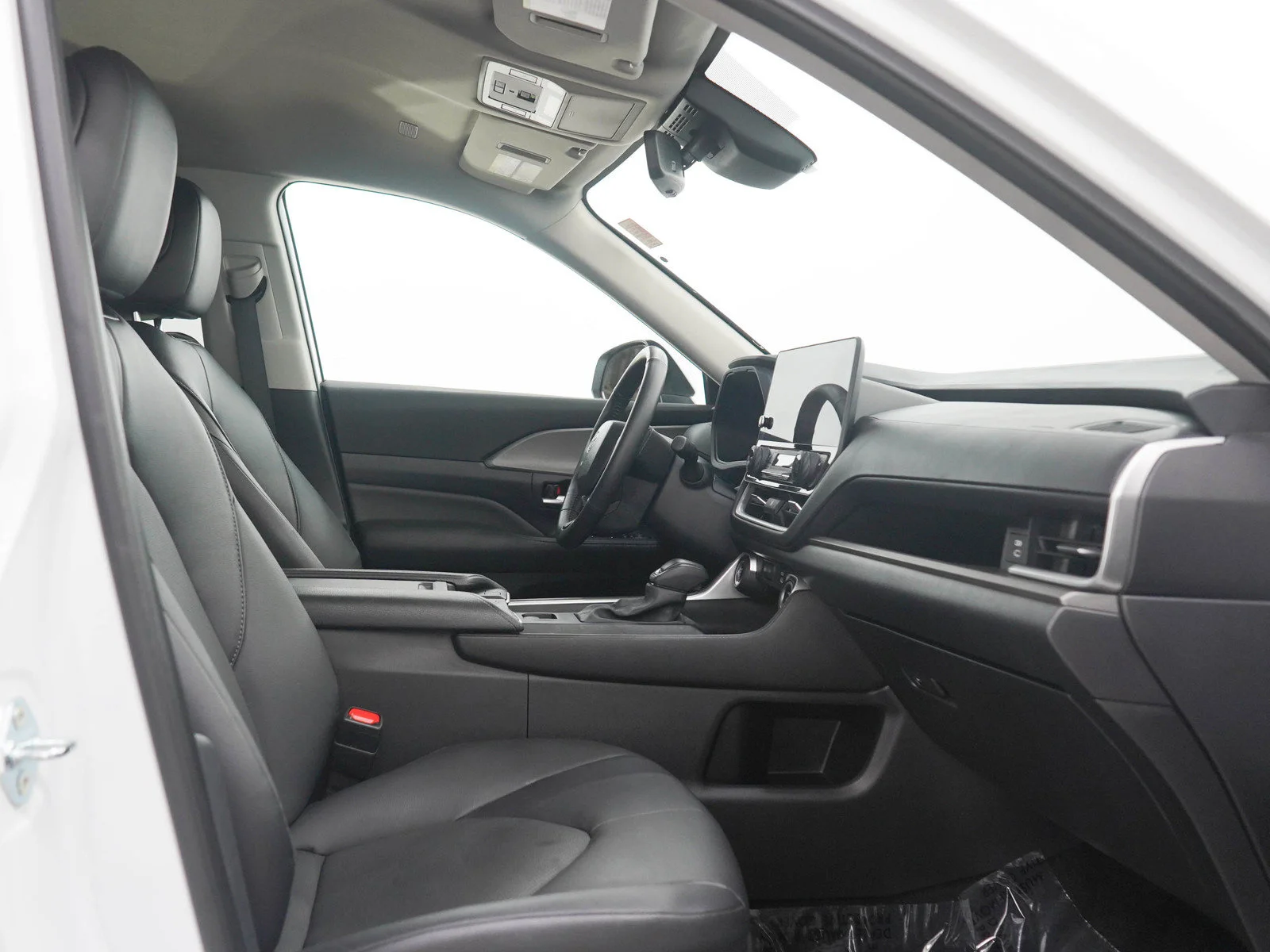 Used 2025  Toyota XLE image 12