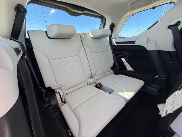 New 2026 Santorini Black Land Rover S image 17