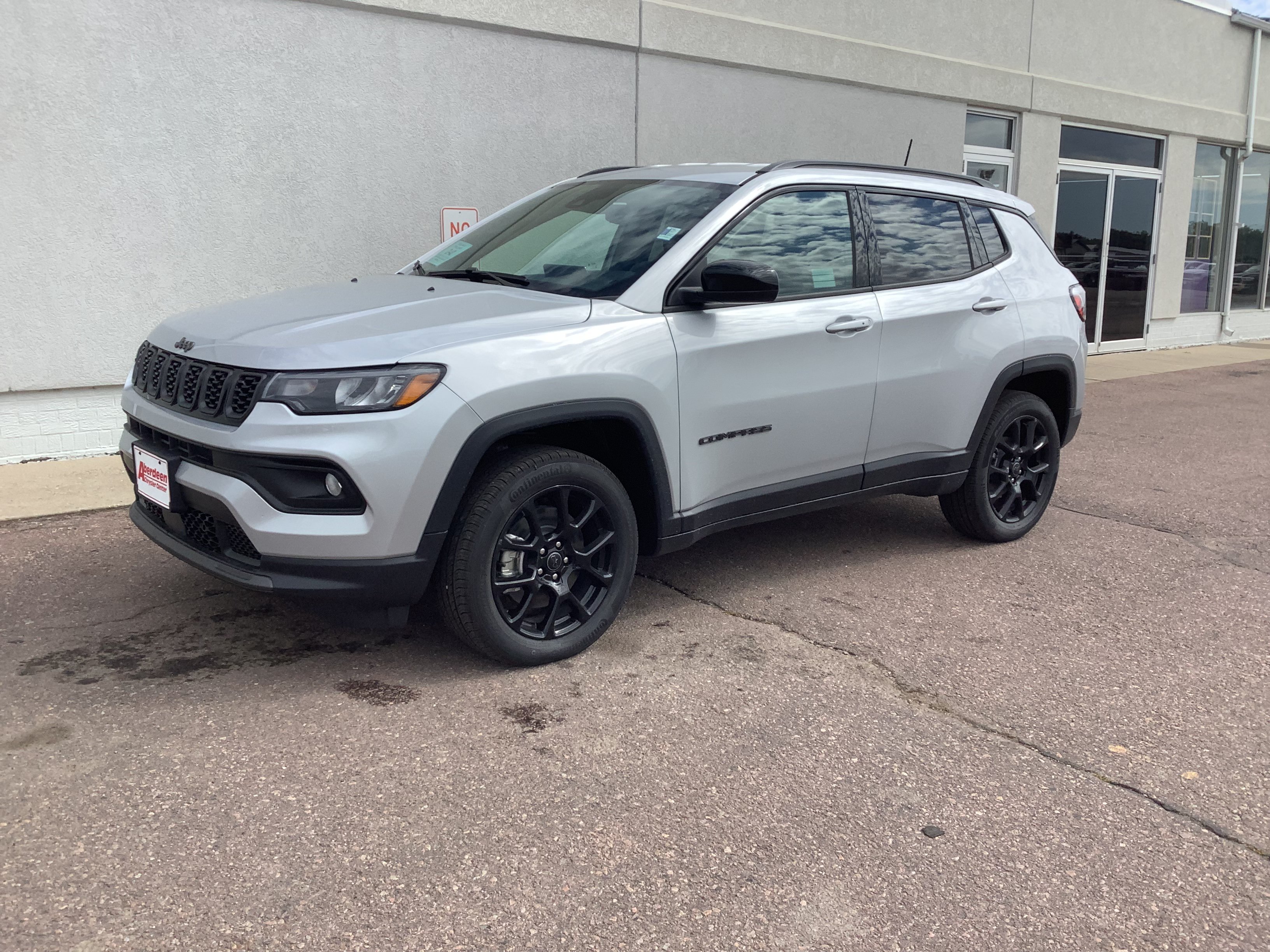 New 2026 Silver Zynith Metallic Clear-Coat Exterior Paint Jeep Latitude image 2