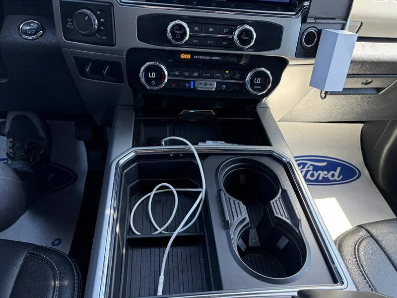Used 2022 Grey Ford Super Duty Lariat image 9