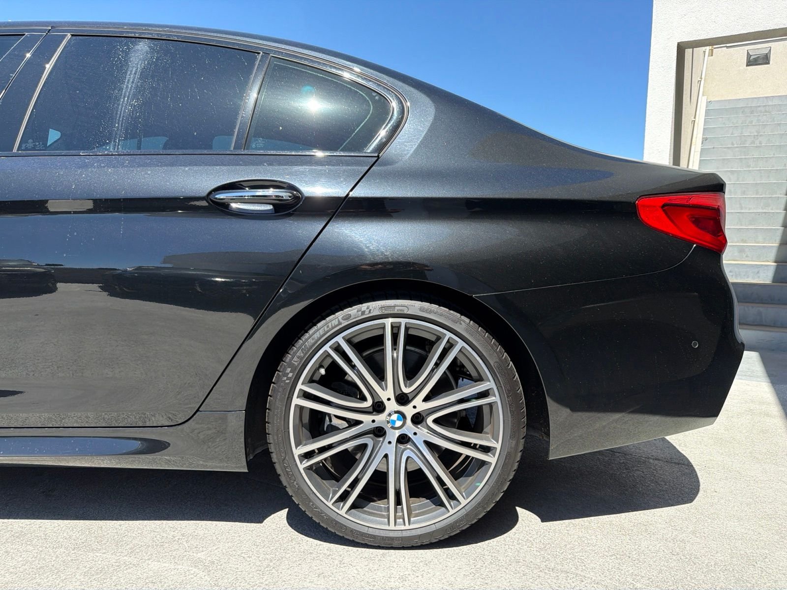 Used 2018 Black Sapphire Metallic BMW 540i image 5