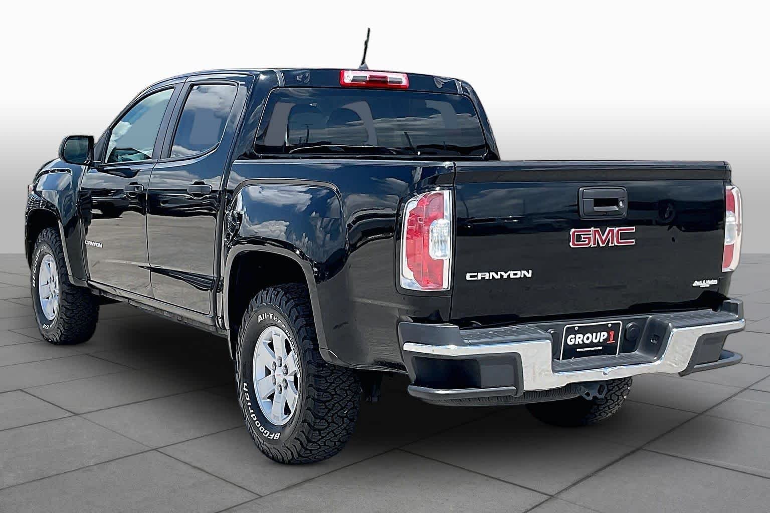 Used 2017 Onyx Black GMC 2WD image 11