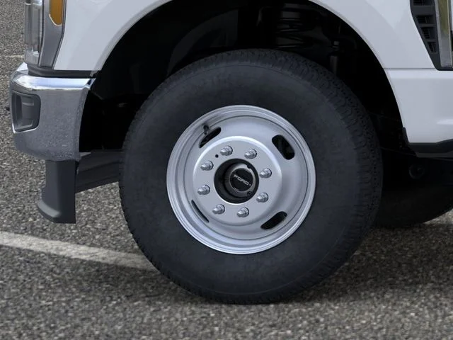 2025 Ford F-350 Super Duty Chassis Cab XL - Photo 19