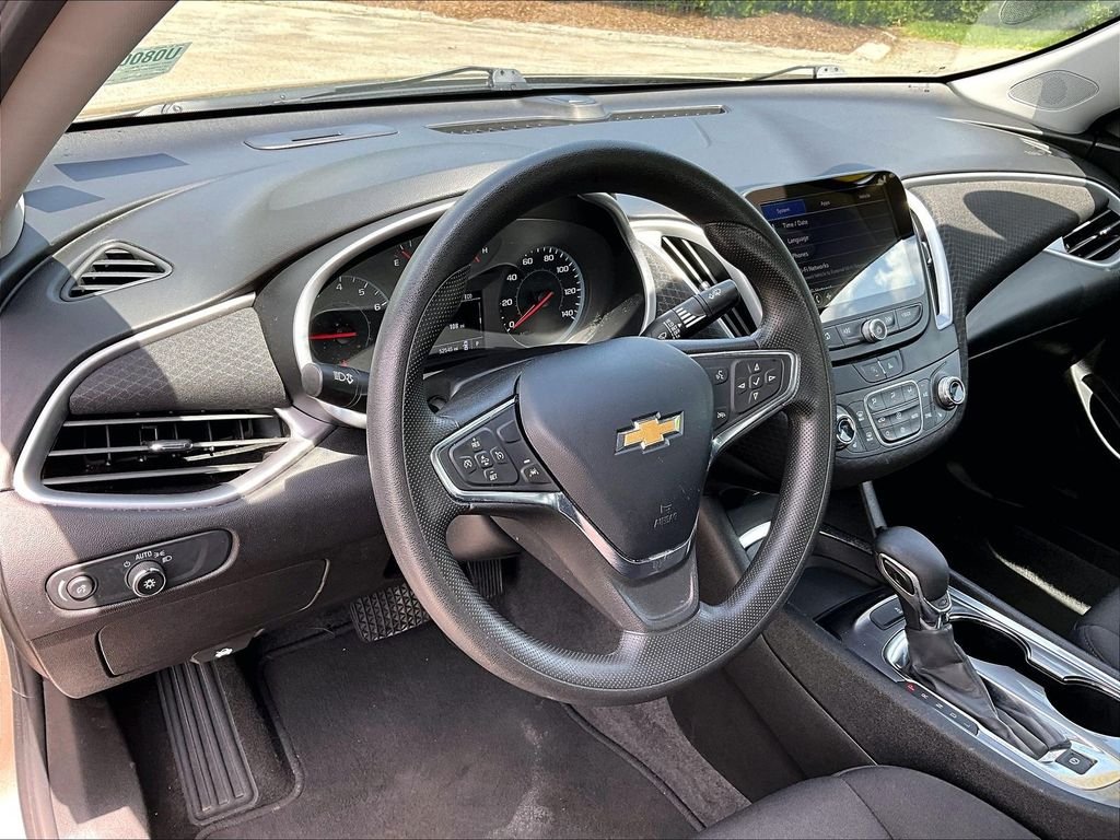 Used 2023 Gray Chevrolet LT image 8
