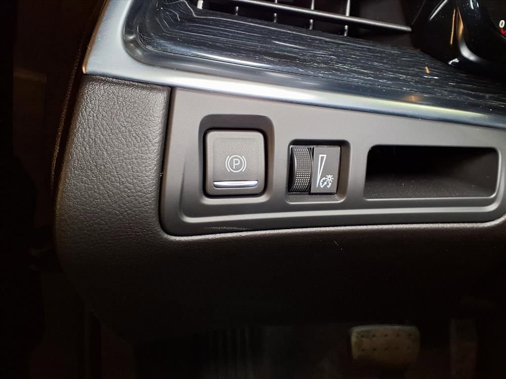 Used 2025 Emerald Lake Metallic Cadillac Premium Luxury image 17