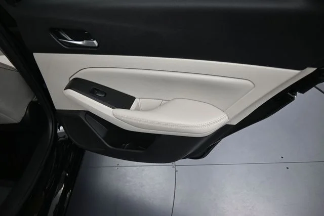 Used 2020 Black Nissan 2.5 S image 12