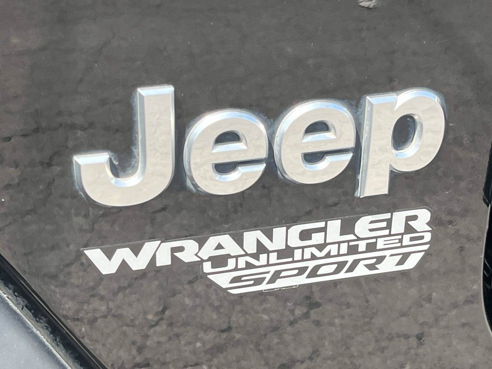 Used 2018 Black Clearcoat Jeep Sport S image 10