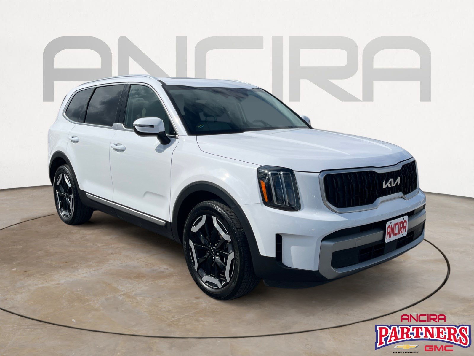 Used 2023 White Kia EX image 1