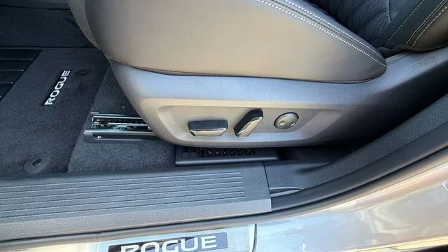 New 2026 Champagne Silver Metallic / Super Black Two-tone Nissan Platinum image 21
