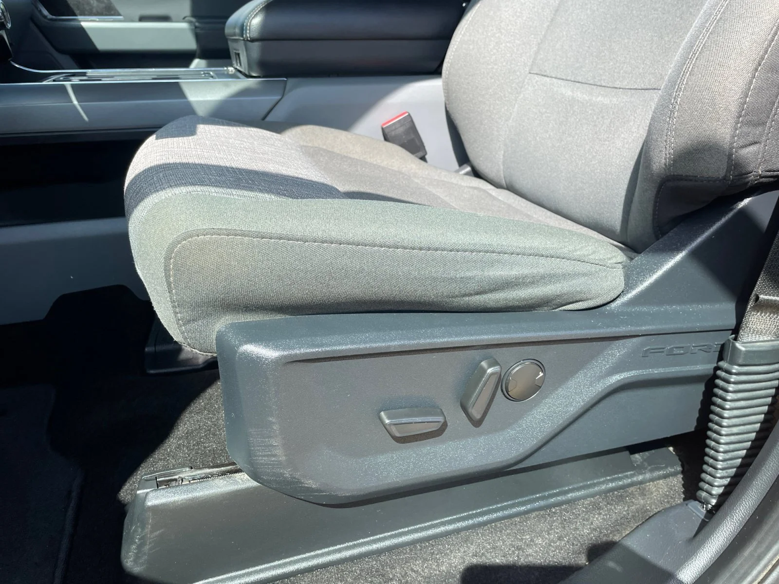 Used 2022 Red Ford XLT SuperCrew image 14