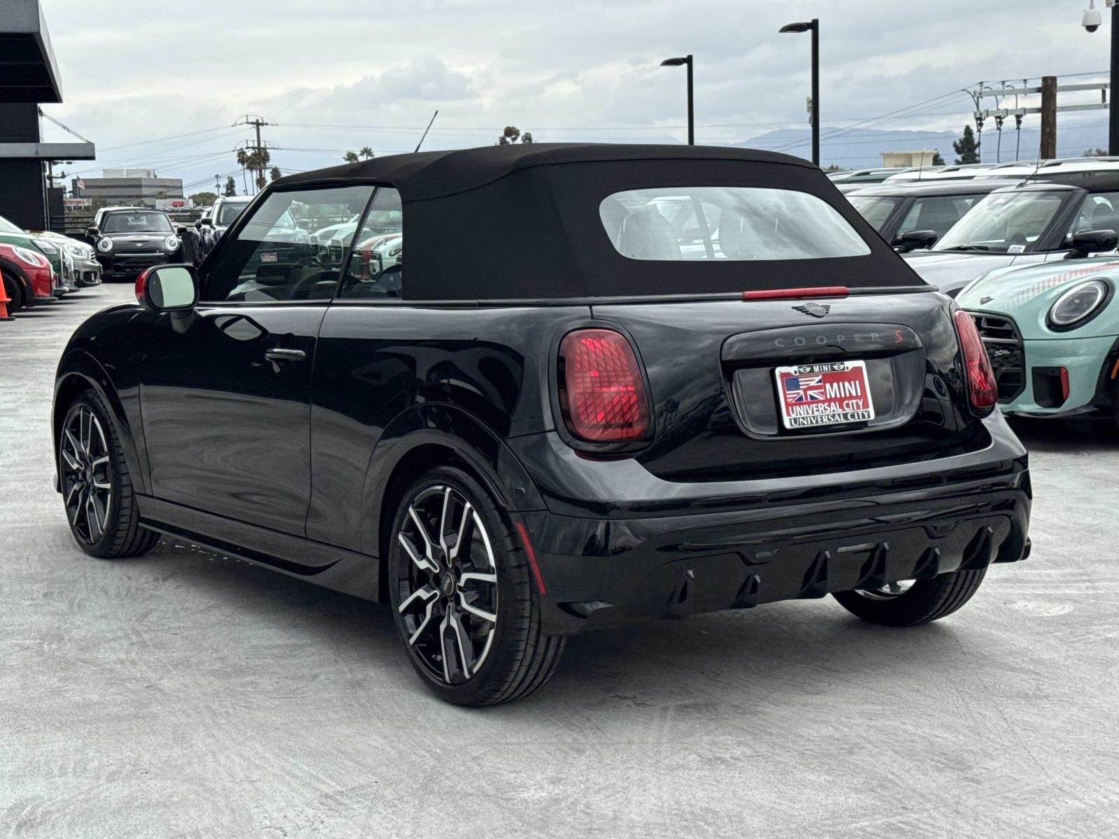 New 2026 0C4R Midnight Black II Metallic MINI Iconic image 3