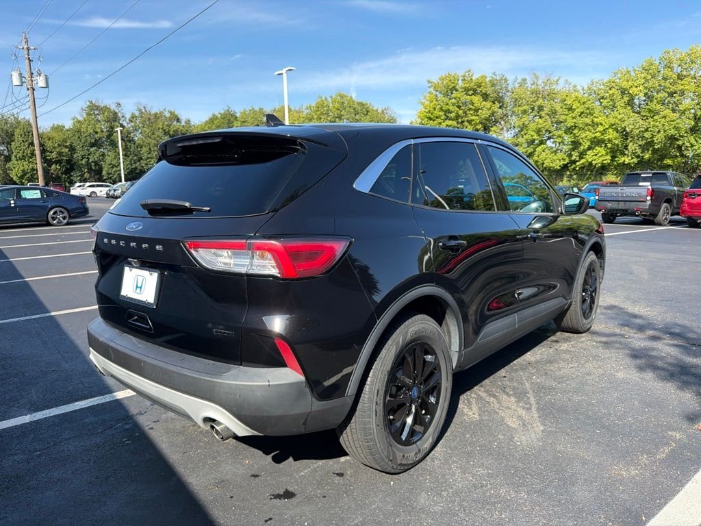 Used 2020 Black Metallic Ford SE image 5