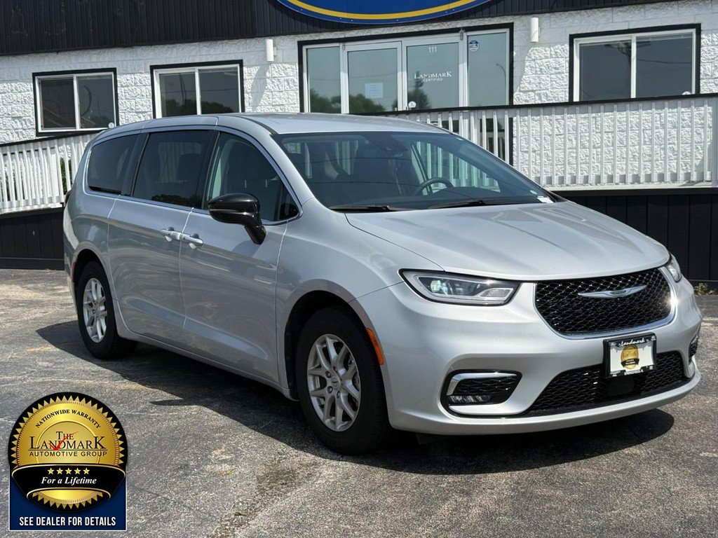 Used 2024 Silver Mist Clearcoat Chrysler Touring L FWD image 3