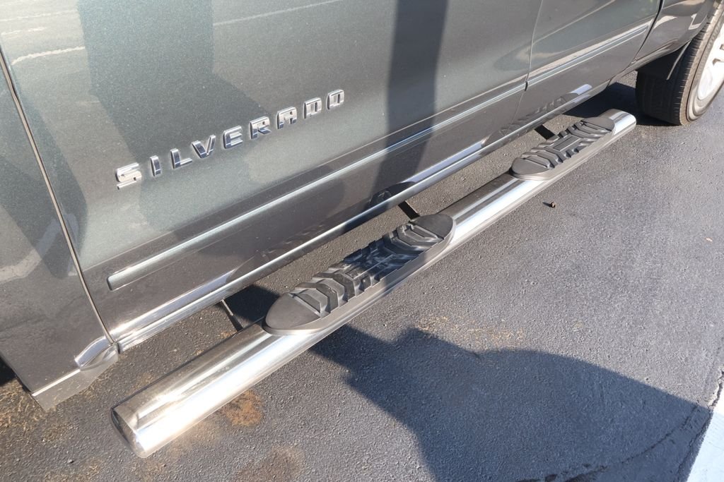 Used 2018 GRAPHITE METALLIC Chevrolet LT image 10