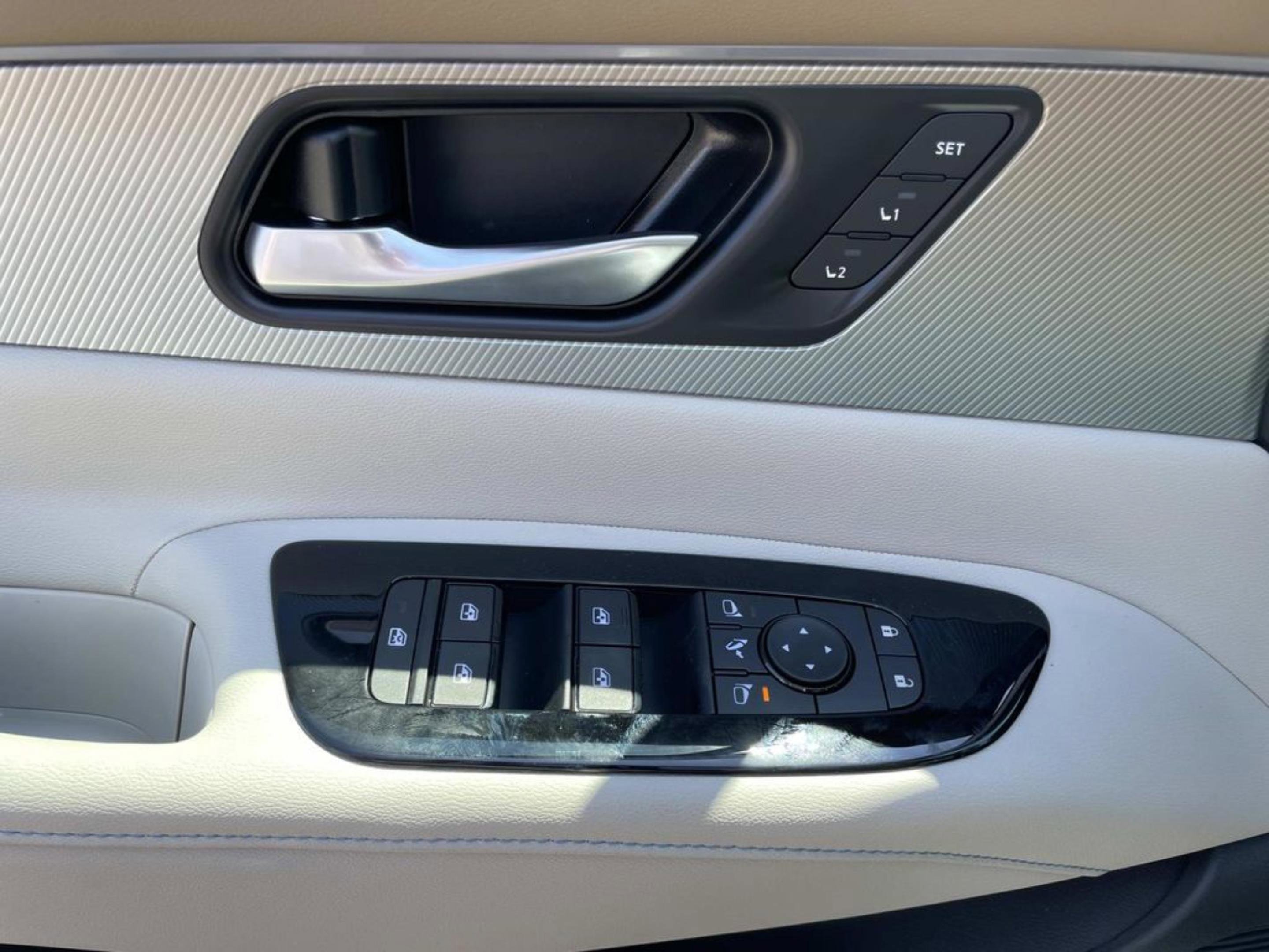 New 2026 Everest White Pearl TriCoat / Super Black Two-tone Nissan Platinum image 23