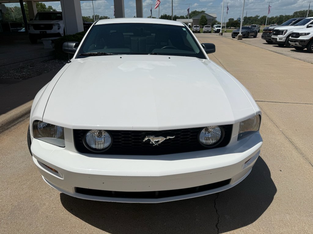 Used 2006 Performance White Clearcoat Ford GT Premium image 8