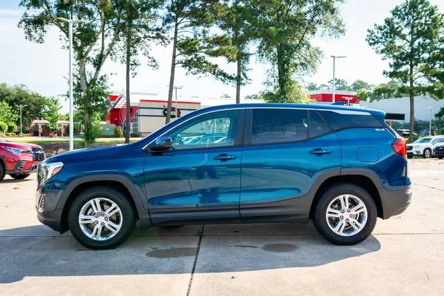 Used 2021 Blue Emerald Metallic GMC SLE image 2