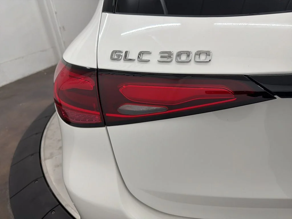 Used 2026 White Mercedes-Benz GLC 300 image 11