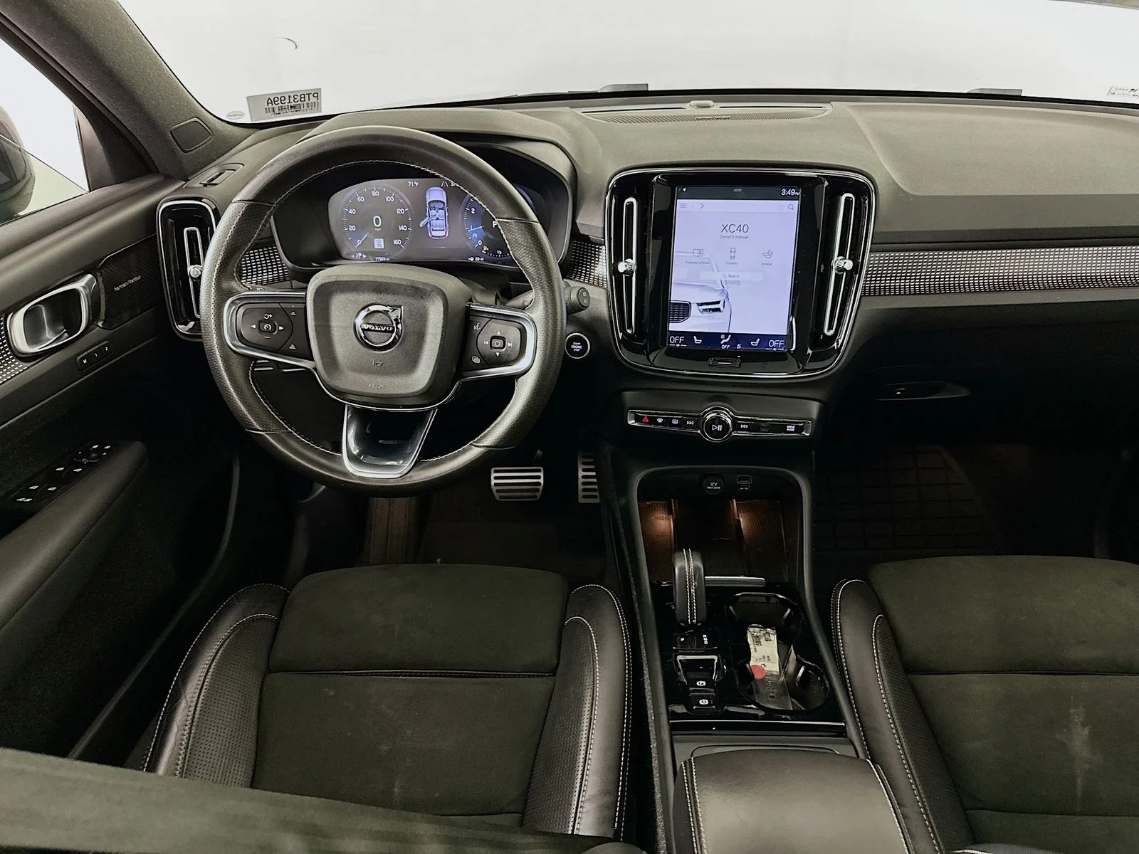 Used 2021 Black Volvo R-Design image 23