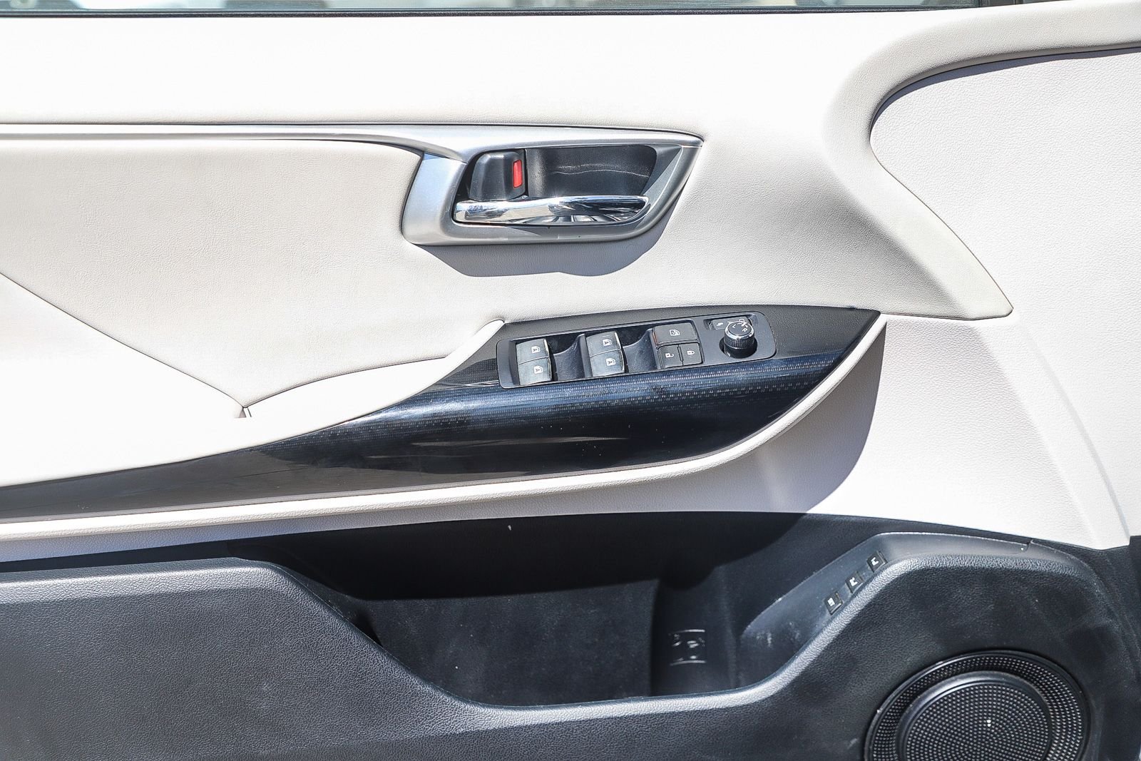 Used 2018 Black Toyota Base image 21
