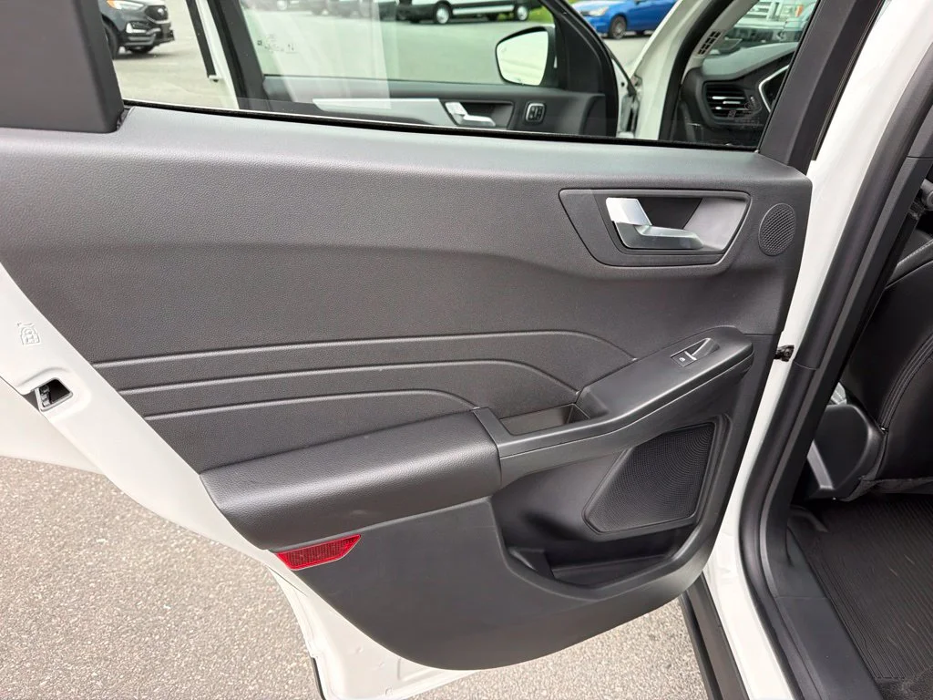 New 2025 Star White Metallic Tri-coat Ford Plug-in Hybrid image 17