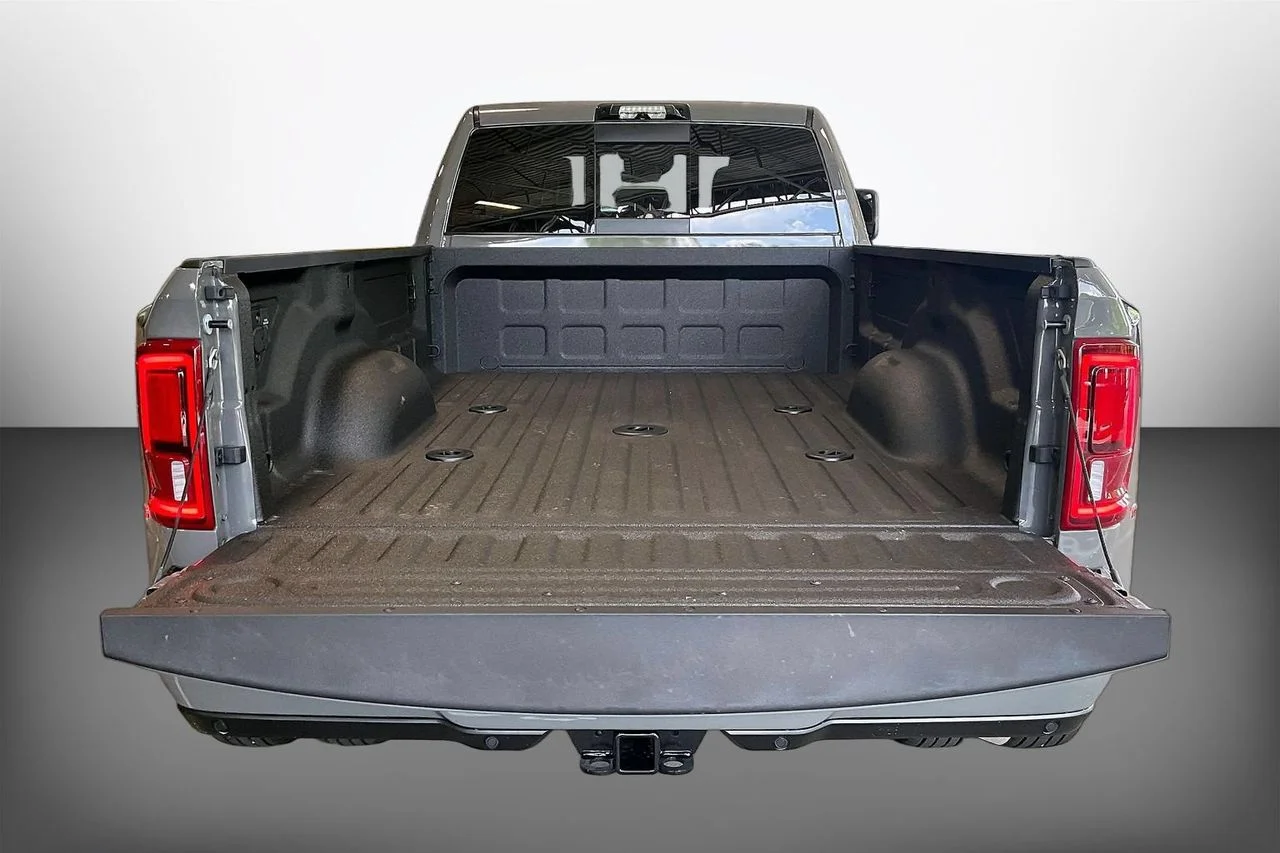 New 2026 Ceramic Gray Clear-Coat Exterior Paint RAM Laramie image 23