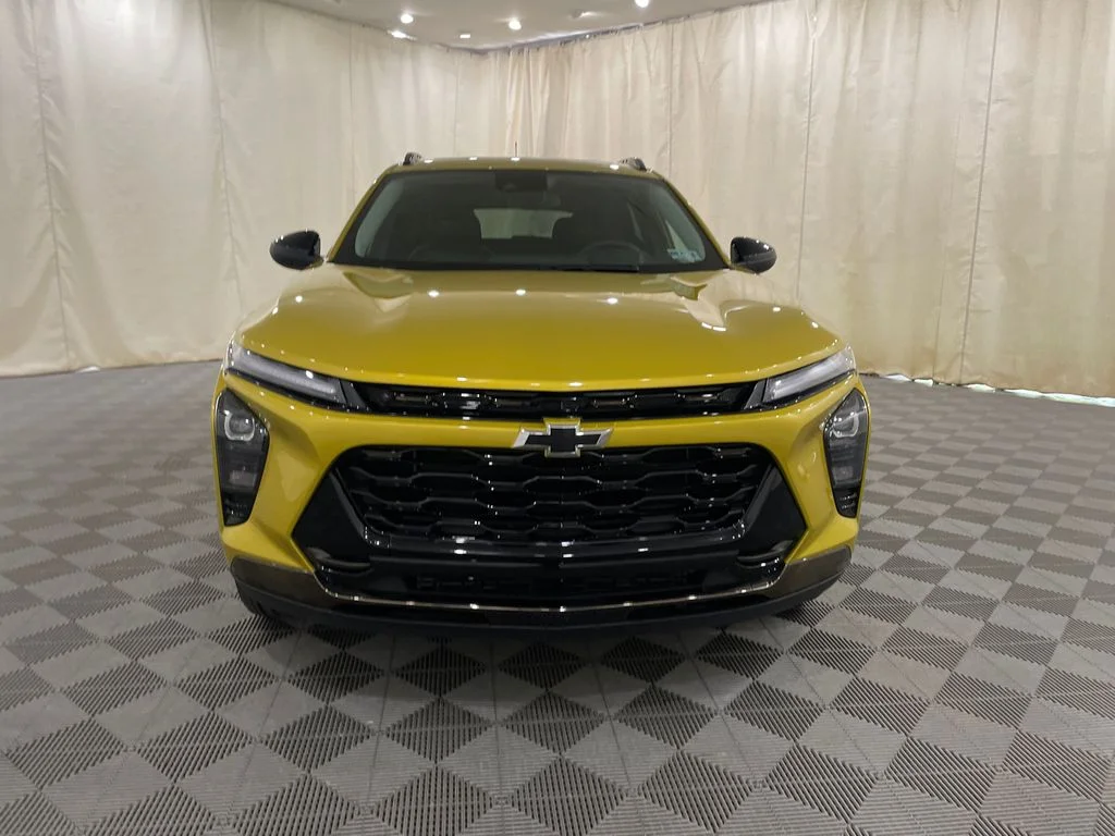 Used 2025 Nitro Yellow Metallic Chevrolet ACTIV image 3