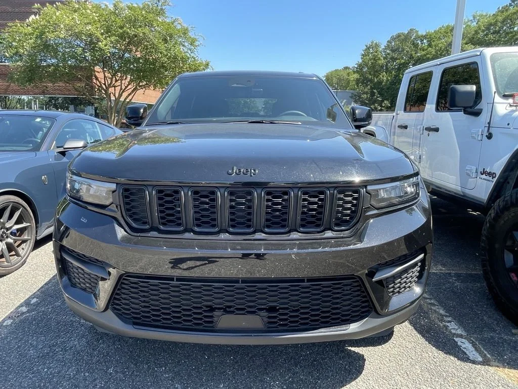 Used 2025 Black Jeep Altitude X image 2