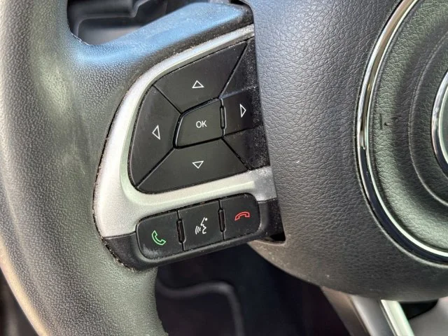 Used 2020 Red Jeep Latitude image 30