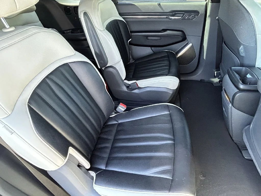Used 2024 Snow White Pearl Kia GT-Line image 11