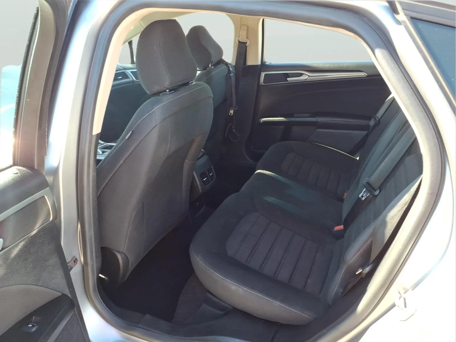 Used 2020 Silver Metallic Ford SE image 9