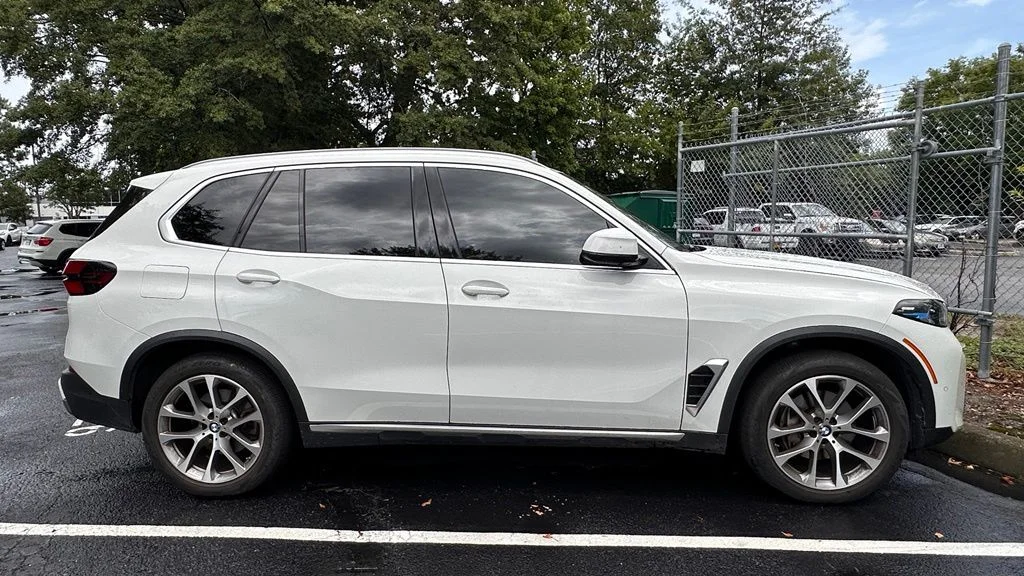 Used 2024 Alpine White BMW xDrive40i image 11
