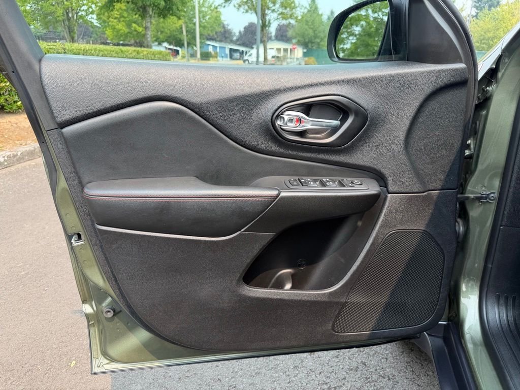 Used 2021 Olive Green Pearlcoat Jeep Trailhawk image 12