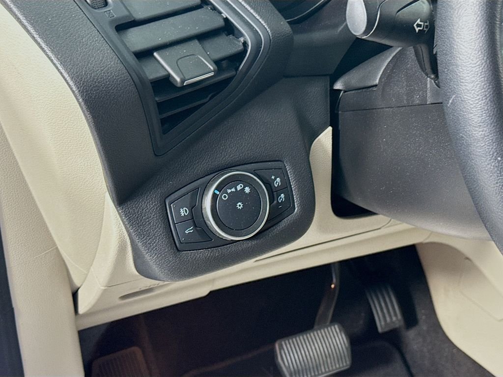 Used 2019 Oxford White Ford SEL image 15