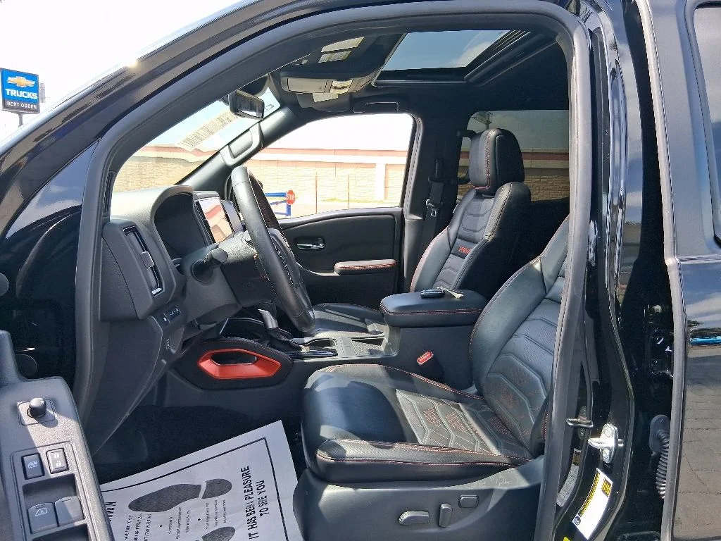 Used 2025 Black Nissan PRO-4X image 15