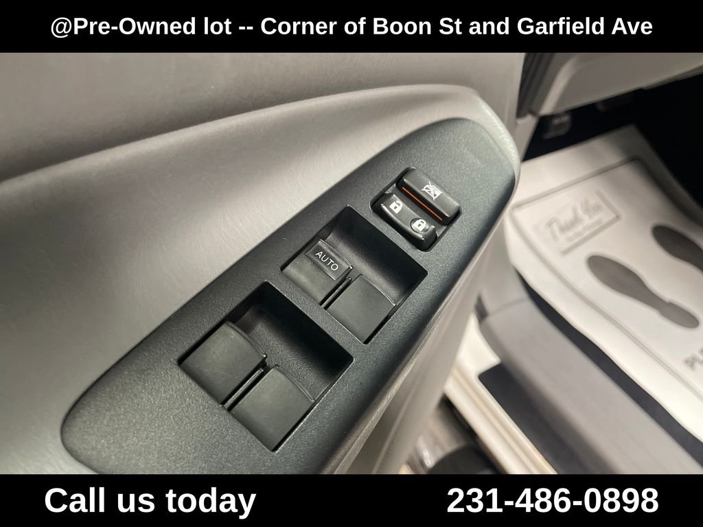 Used 2013 White Toyota Base image 16