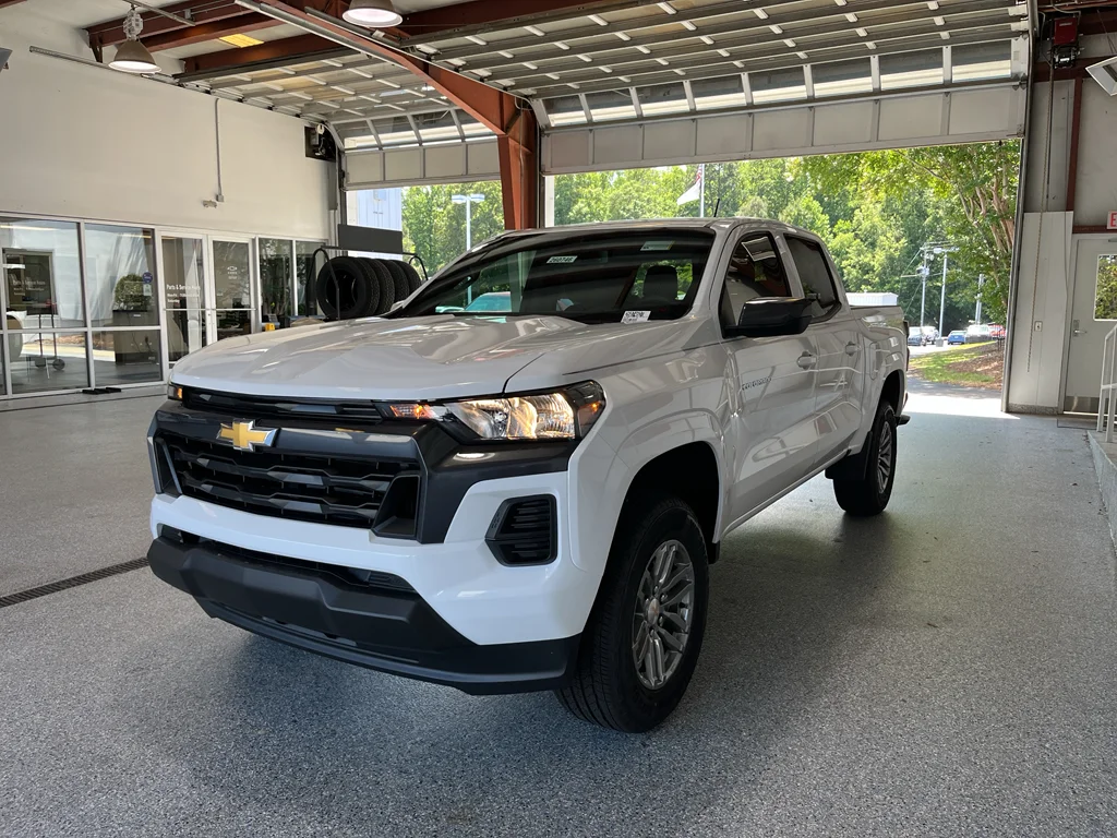 New 2026 Summit White Chevrolet LT image 4