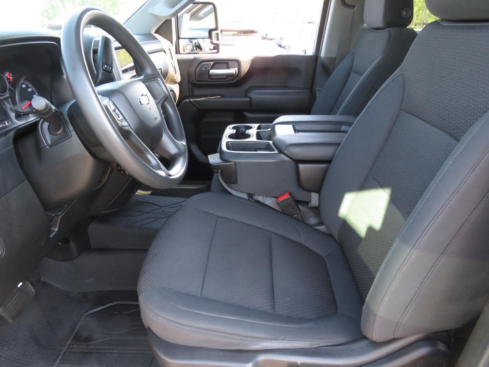 Used 2021 Silver Ice Metallic Chevrolet Custom image 21