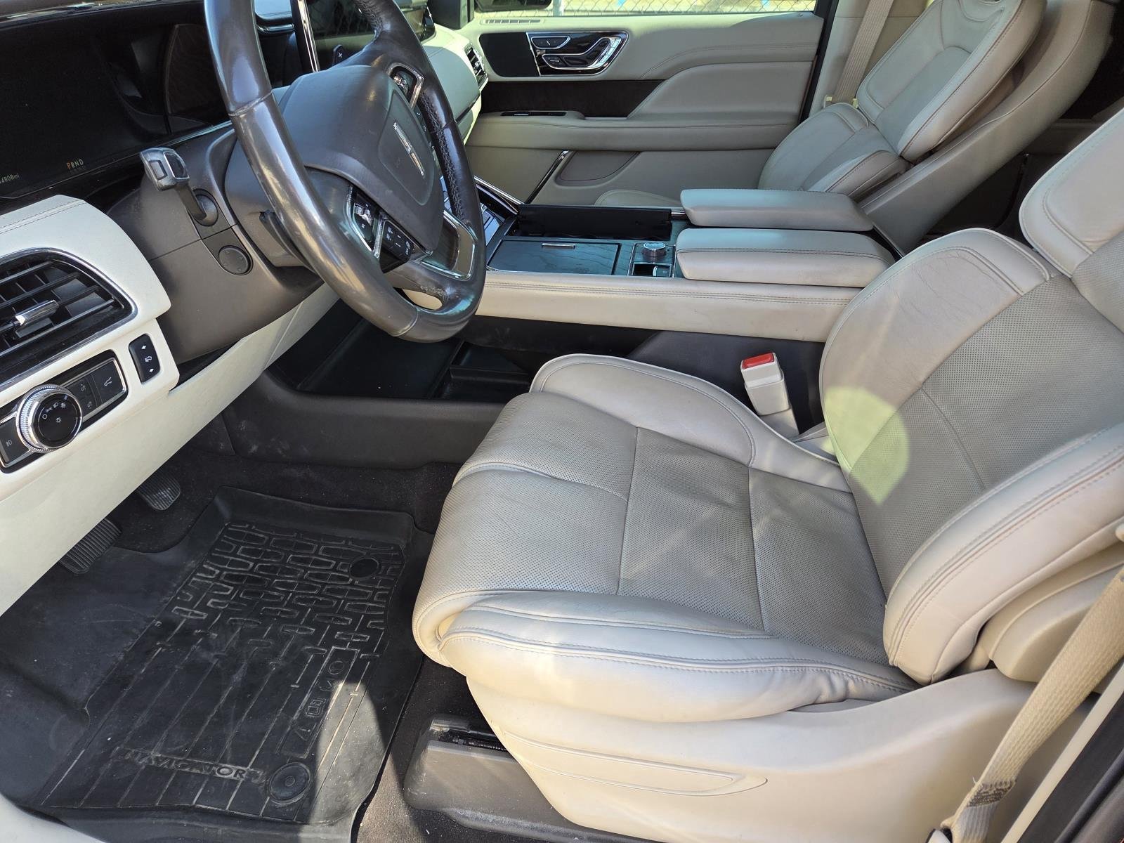 Used 2018 Black Velvet Lincoln Reserve image 5