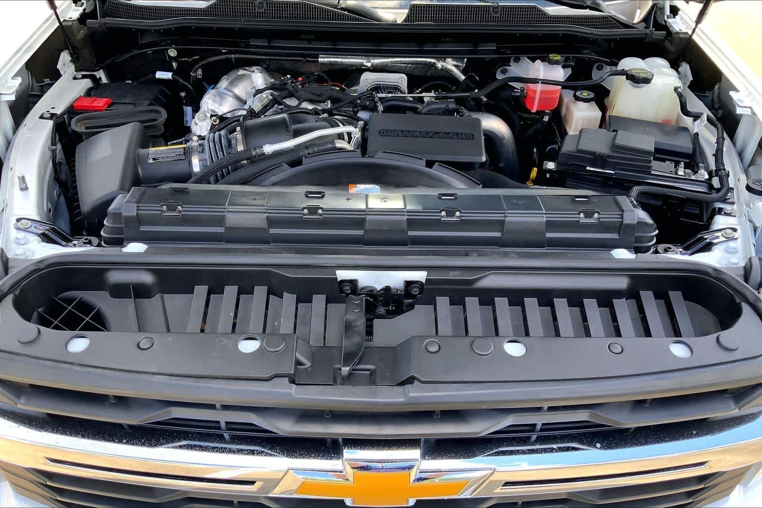 Used 2025 Summit White Chevrolet LT image 29