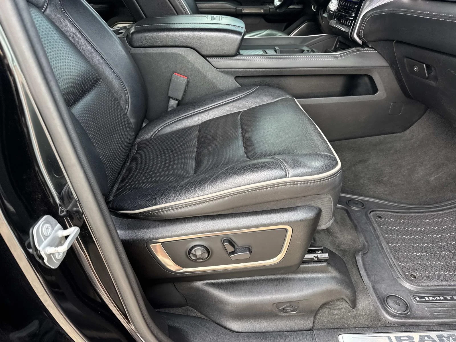 Certified Used 2020 Diamond Black Ram Limited image 12