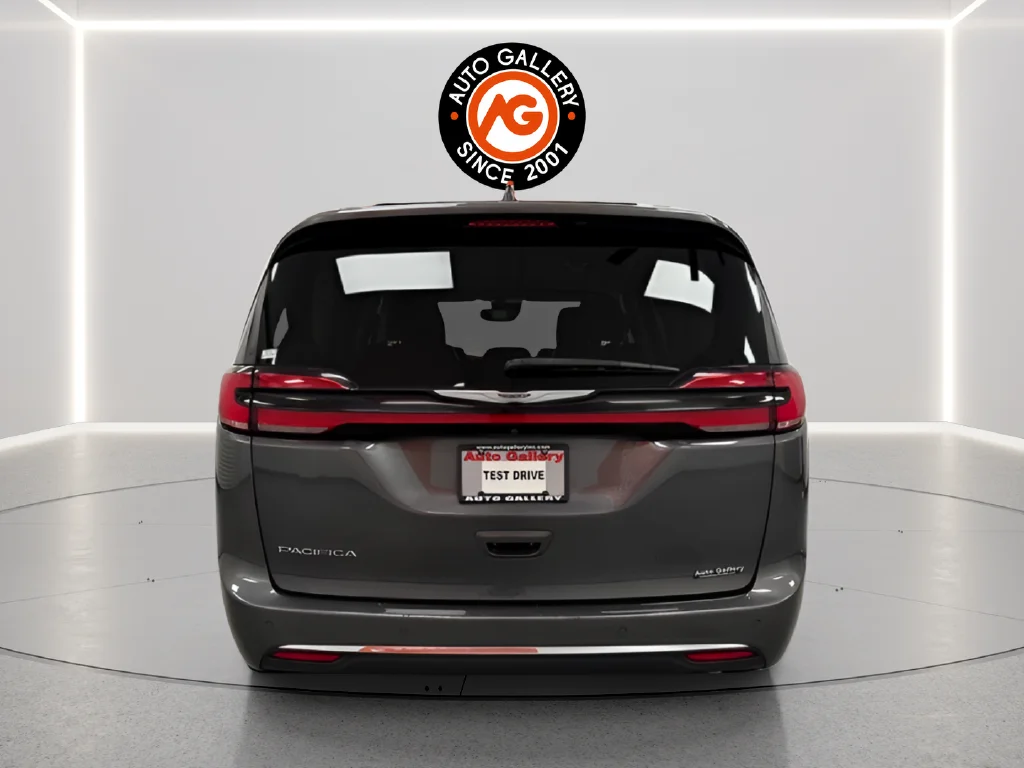 Used 2022 Gray Chrysler Touring L image 6