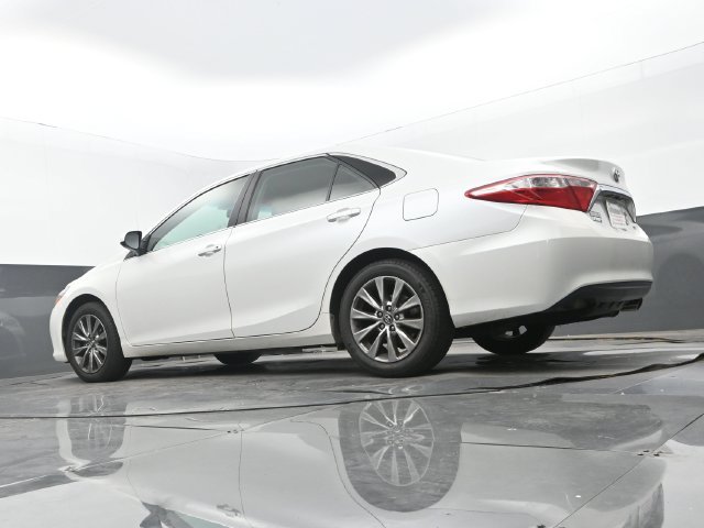 Used 2017 Blizzard Pearl Toyota XLE image 10