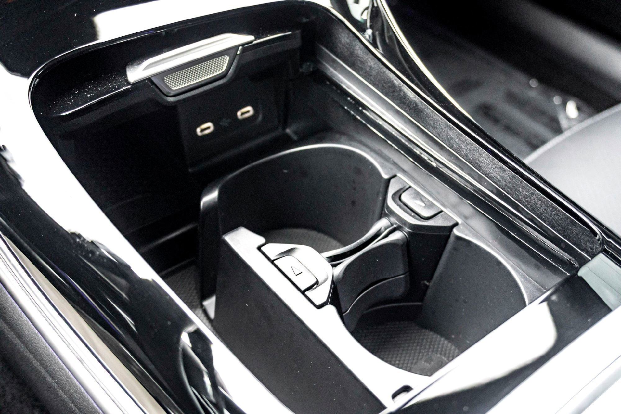 2025 Mercedes-Benz C-Class Sedan C 300 - Photo 25