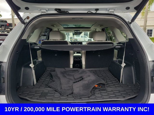 Used 2021 White Kia SX-Prestige image 32