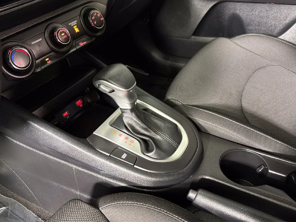 Used 2024  Kia LXS image 25