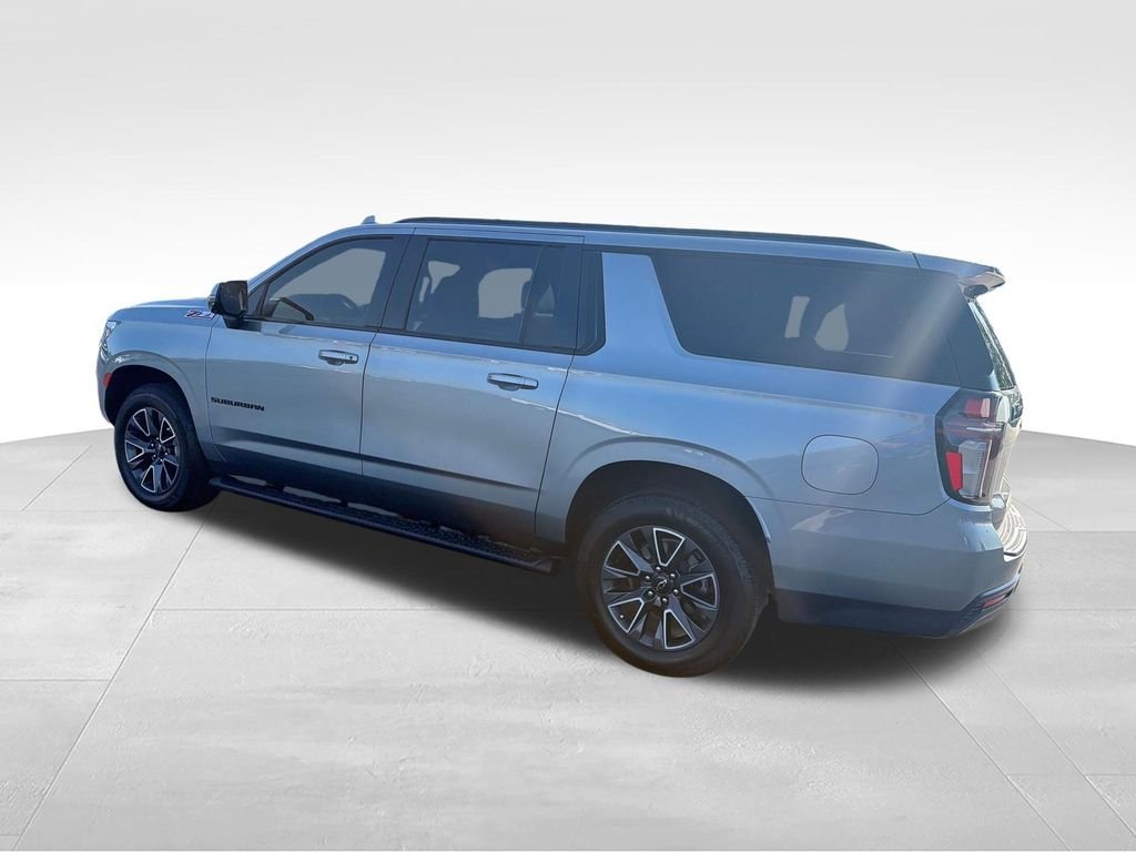 Used 2023 Gray Chevrolet Z71 image 3