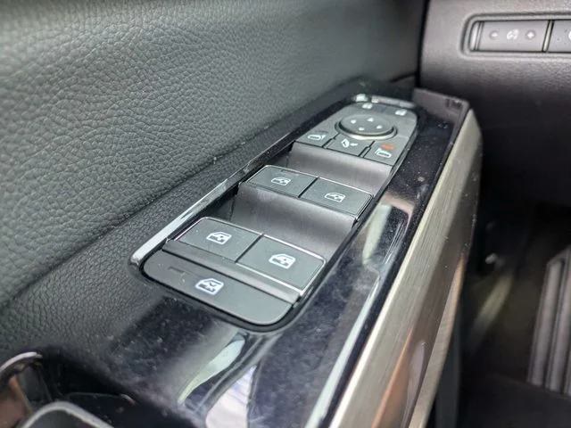 Used 2024 Black Nissan Platinum image 29