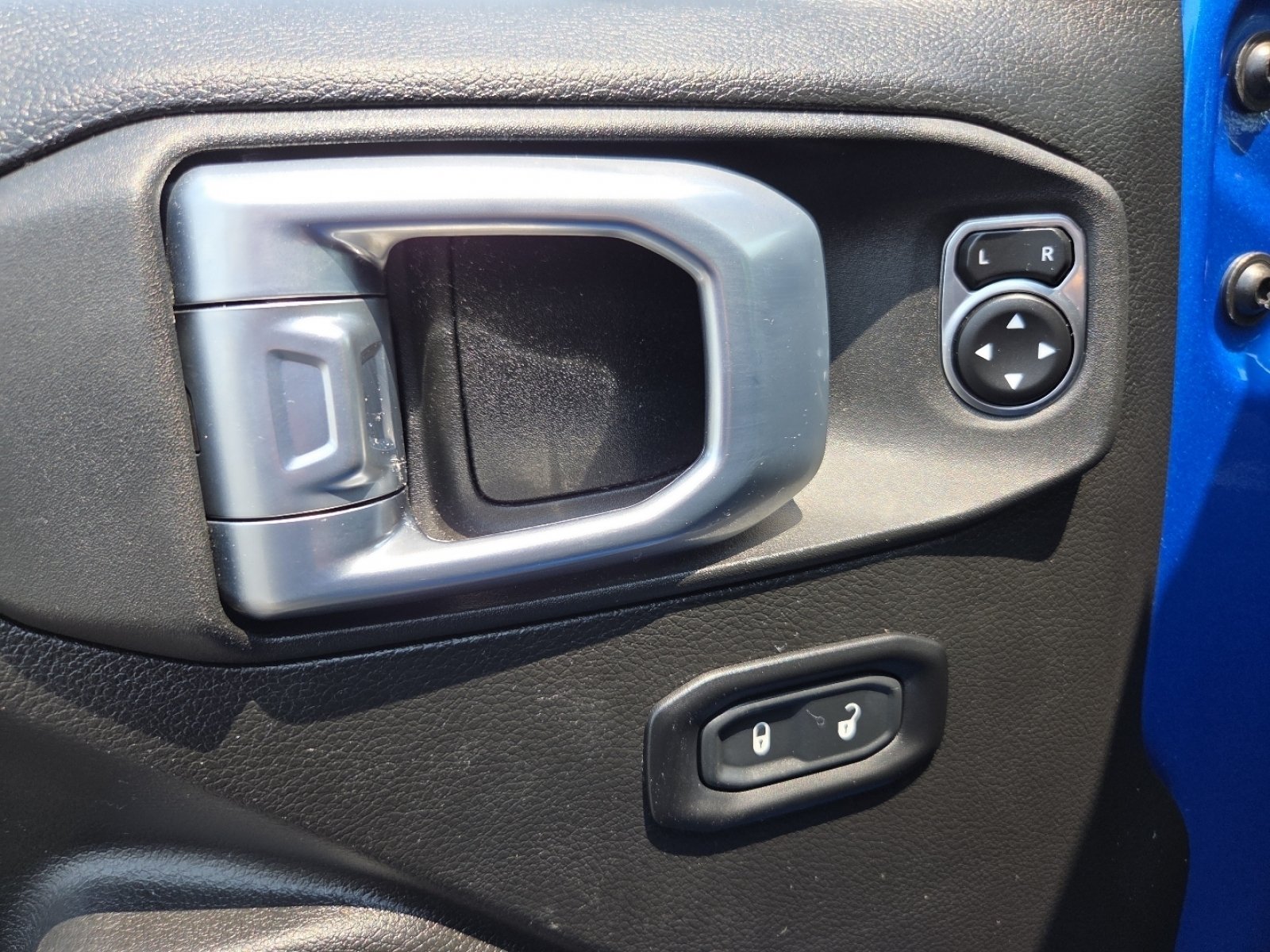 Used 2021 Blue Pearl Jeep Unlimited Sport S image 29